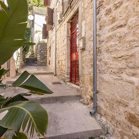 Apartment Casa Vlatka-cozy & Hvar Town