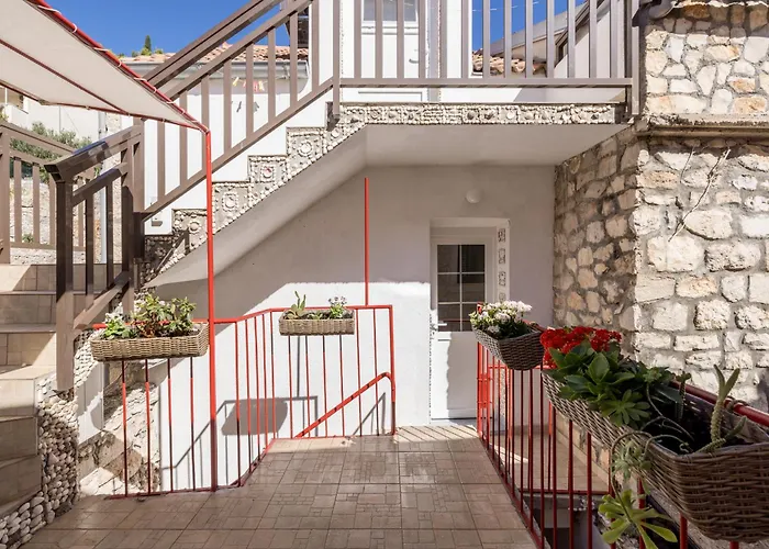 Casa Vlatka-cozy & * Hvar Town