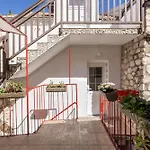 Casa Vlatka-cozy & * Hvar Town